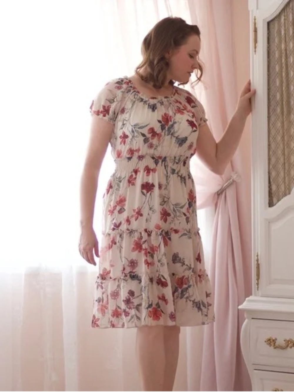 NWT Kate and Lily Multi Floral Beige
Midi Dress